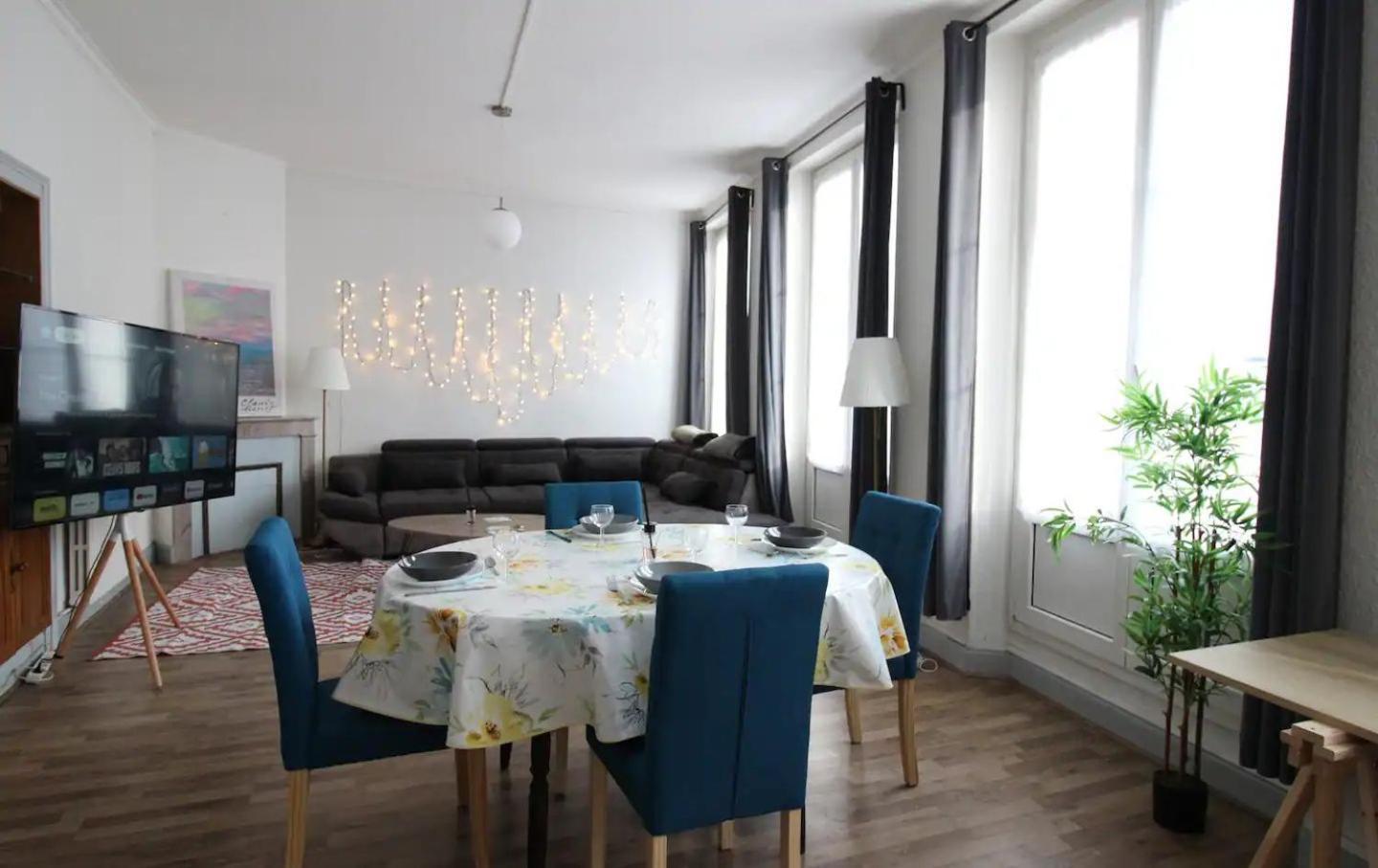 L'Amour De La Paix - Centre-Ville - Jardin - Proche Gare - Tv65"Primevideo - Ambiance Tres Chaleureuse - Parking Gratuit Sous-Video Surveillance Proche - Gere Par Presta-Zen'Services Verdun-sur-Meuse Rum bild